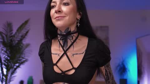 Snapshot of parasite_eve1 chatting on 09-21-25, 04:41 Alise Melissa online show from 09-21-25, 04:41