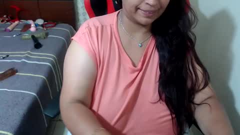 Snapshot of pareja_explosivasexx chatting on 05-14-26, 05:47 Luna online show from 05-14-26, 05:47
