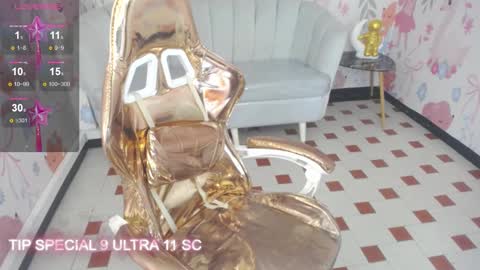 Snapshot of paris09_v chatting on 02-26-25, 09:42 PARIS online show from 02-26-25, 09:42