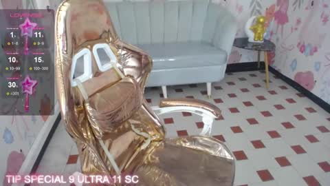 Snapshot of paris09_v chatting on 03-04-25, 09:18 PARIS online show from 03-04-25, 09:18