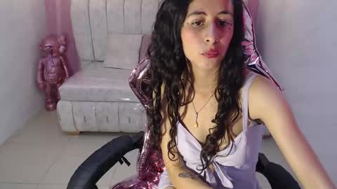 Snapshot of paris_1sub chatting on 02-24-25, 09:31 Paris 1sub online show from 02-24-25, 09:31