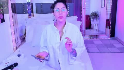 Mia online show from 03-09-25, 03:32