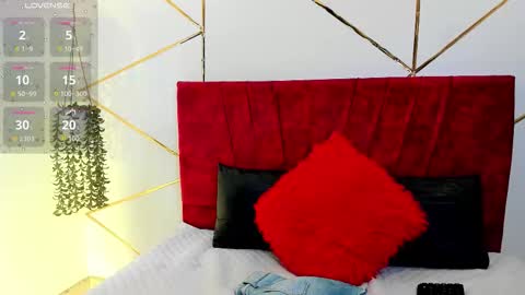 paris_evans_01 online show from 01-17-26, 12:43