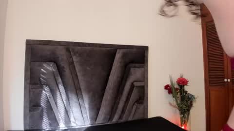 PARIS LOVE  online show from 06-18-26, 12:31