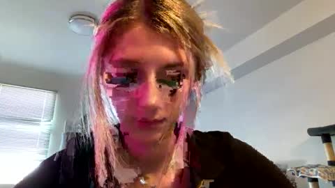 parisbaby2000 online show from 03-10-25, 07:40