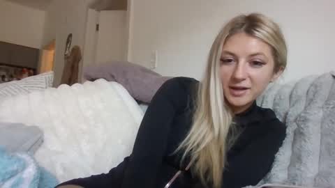 parisbaby2000 online show from 09-12-25, 05:24