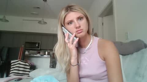 parisbaby2000 online show from 09-15-25, 02:28