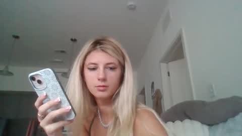 parisbaby2000 online show from 09-16-25, 01:56