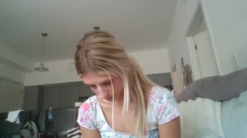 parisbaby2000 online show from 09-18-25, 03:58