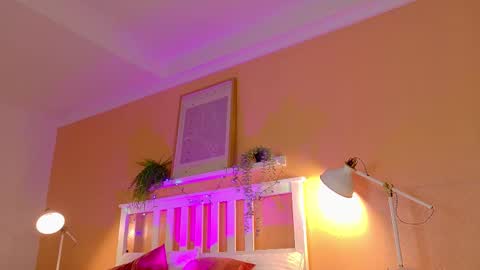 Snapshot of parisfox_ chatting on 12-16-25, 09:42 PARIS online show from 12-16-25, 09:42