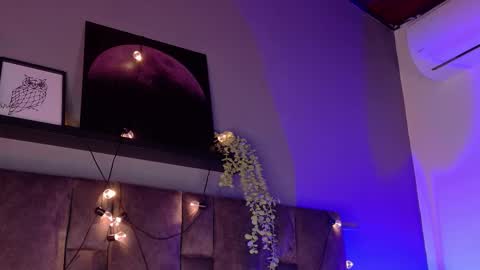 Snapshot of parisfox_ chatting on 02-13-26, 07:59 PARIS online show from 02-13-26, 07:59