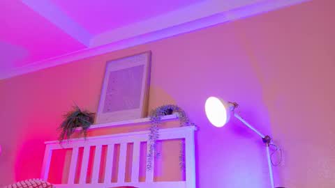 Snapshot of parisfox_ chatting on 02-16-26, 09:00 PARIS online show from 02-16-26, 09:00