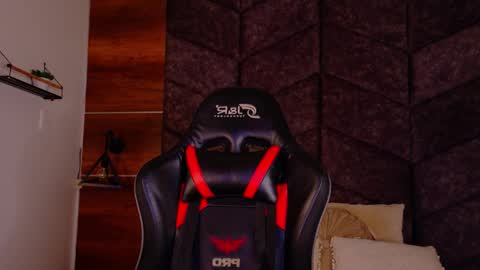 Snapshot of parisfox_ chatting on 02-20-26, 09:04 PARIS online show from 02-20-26, 09:04