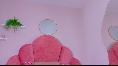 Snapshot of parisfox_ chatting on 02-24-26, 07:56 PARIS online show from 02-24-26, 07:56