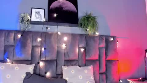 Snapshot of parisfox_ chatting on 02-27-26, 09:04 PARIS online show from 02-27-26, 09:04