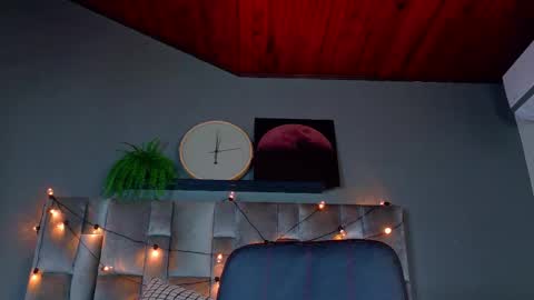 Snapshot of parisfox_ chatting on 03-02-26, 07:54 PARIS online show from 03-02-26, 07:54