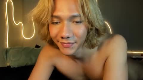 Snapshot of parisstone2 chatting on 12-12-24, 12:48 connie online show from 12-12-24, 12:48