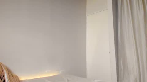 Snapshot of parisstone2 chatting on 01-03-25, 12:00 connie online show from 01-03-25, 12:00