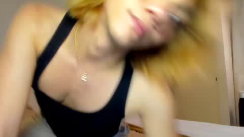 Snapshot of parisstone2 chatting on 01-03-25, 11:12 connie online show from 01-03-25, 11:12