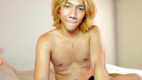 Snapshot of parisstone2 chatting on 01-04-25, 02:14 connie online show from 01-04-25, 02:14