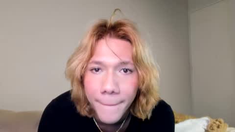 Snapshot of parisstone2 chatting on 01-06-25, 10:47 connie online show from 01-06-25, 10:47