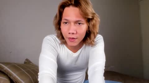 Snapshot of parisstone2 chatting on 01-10-25, 12:38 connie online show from 01-10-25, 12:38