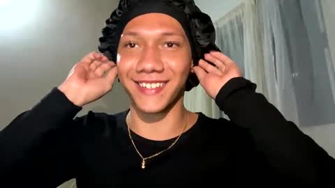 Snapshot of parisstone2 chatting on 01-30-25, 12:29 connie online show from 01-30-25, 12:29