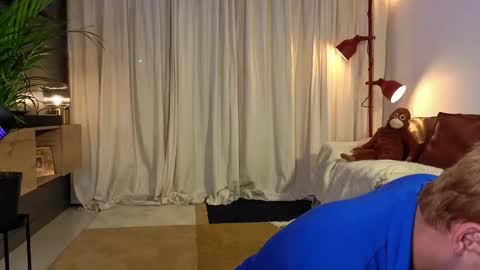 Snapshot of parisstone2 chatting on 10-08-25, 12:19 connie online show from 10-08-25, 12:19