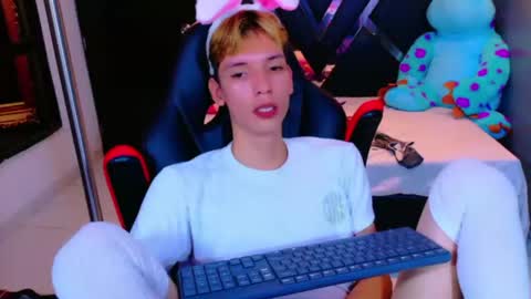 park_jimin1 online show from 01-05-26, 05:27