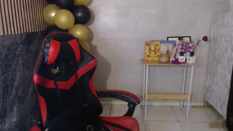 Snapshot of parkseo_yeon chatting on 11-24-25, 04:01 HENRY online show from 11-24-25, 04:01