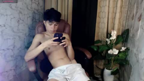 Snapshot of parkseo_yeon chatting on 05-03-26, 05:02 HENRY online show from 05-03-26, 05:02