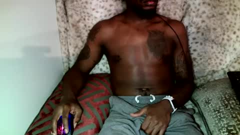 Snapshot of parlaytellio chatting on 12-29-24, 06:05 Parlay Tellio online show from 12-29-24, 06:05