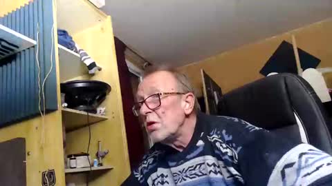 Snapshot of pascal88881 chatting on 12-01-24, 07:36 pascal88881 online show from 12-01-24, 07:36