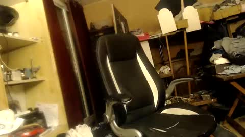 Snapshot of pascal88881 chatting on 12-06-24, 10:08 pascal88881 online show from 12-06-24, 10:08