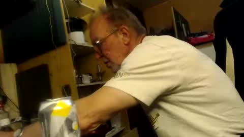 Snapshot of pascal88881 chatting on 12-07-24, 10:56 pascal88881 online show from 12-07-24, 10:56