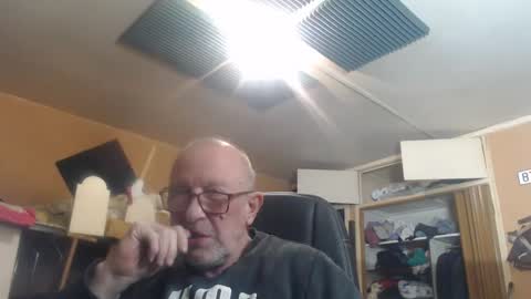 Snapshot of pascal88881 chatting on 12-29-24, 02:06 pascal88881 online show from 12-29-24, 02:06