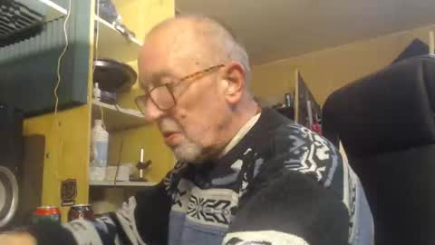 Snapshot of pascal88881 chatting on 01-02-25, 07:40 pascal88881 online show from 01-02-25, 07:40