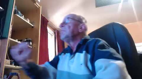 Snapshot of pascal88881 chatting on 10-25-25, 08:00 pascal88881 online show from 10-25-25, 08:00