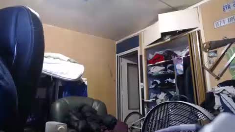 Snapshot of pascal88881 chatting on 10-31-25, 12:11 pascal88881 online show from 10-31-25, 12:11