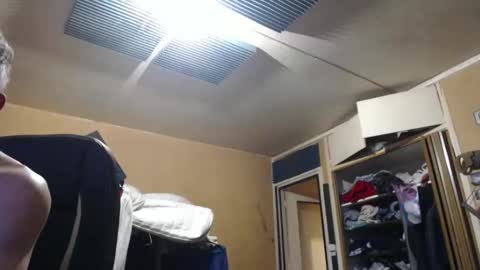 Snapshot of pascal88881 chatting on 11-08-25, 04:40 pascal88881 online show from 11-08-25, 04:40