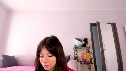 Snapshot of passionate_isabella chatting on 10-12-25, 03:16 Bella online show from 10-12-25, 03:16