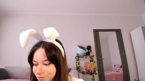 Snapshot of passionate_isabella chatting on 10-18-25, 03:20 Bella online show from 10-18-25, 03:20