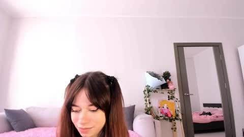 Snapshot of passionate_isabella chatting on 10-22-25, 03:07 Bella online show from 10-22-25, 03:07