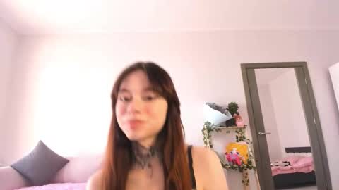 Snapshot of passionate_isabella chatting on 10-25-25, 02:08 Bella online show from 10-25-25, 02:08