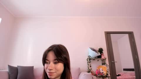 Snapshot of passionate_isabella chatting on 11-13-25, 04:33 Bella online show from 11-13-25, 04:33