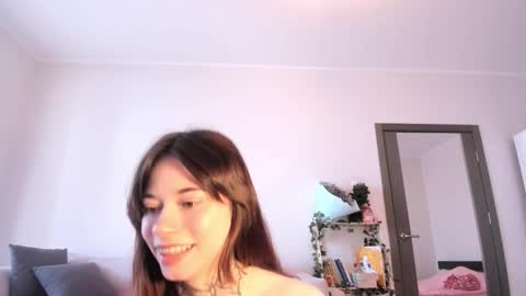 Snapshot of passionate_isabella chatting on 11-19-25, 03:17 Bella online show from 11-19-25, 03:17