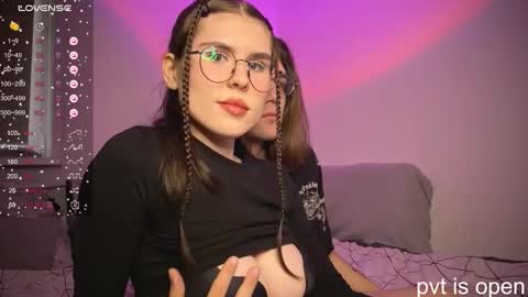 Snapshot of passiondesire_ chatting on 10-05-25, 08:34 Zoe online show from 10-05-25, 08:34