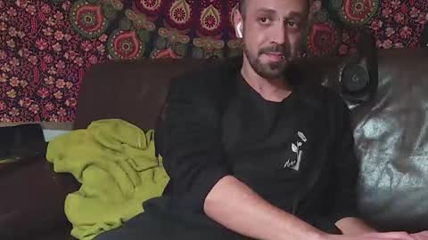 Snapshot of patraction36 chatting on 12-22-25, 02:03 ask me online show from 12-22-25, 02:03