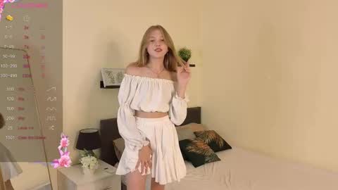 Snapshot of patricia_perry chatting on 09-19-25, 10:05 Vicki online show from 09-19-25, 10:05