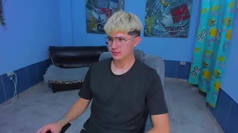 .... online show from 11-23-25, 08:52